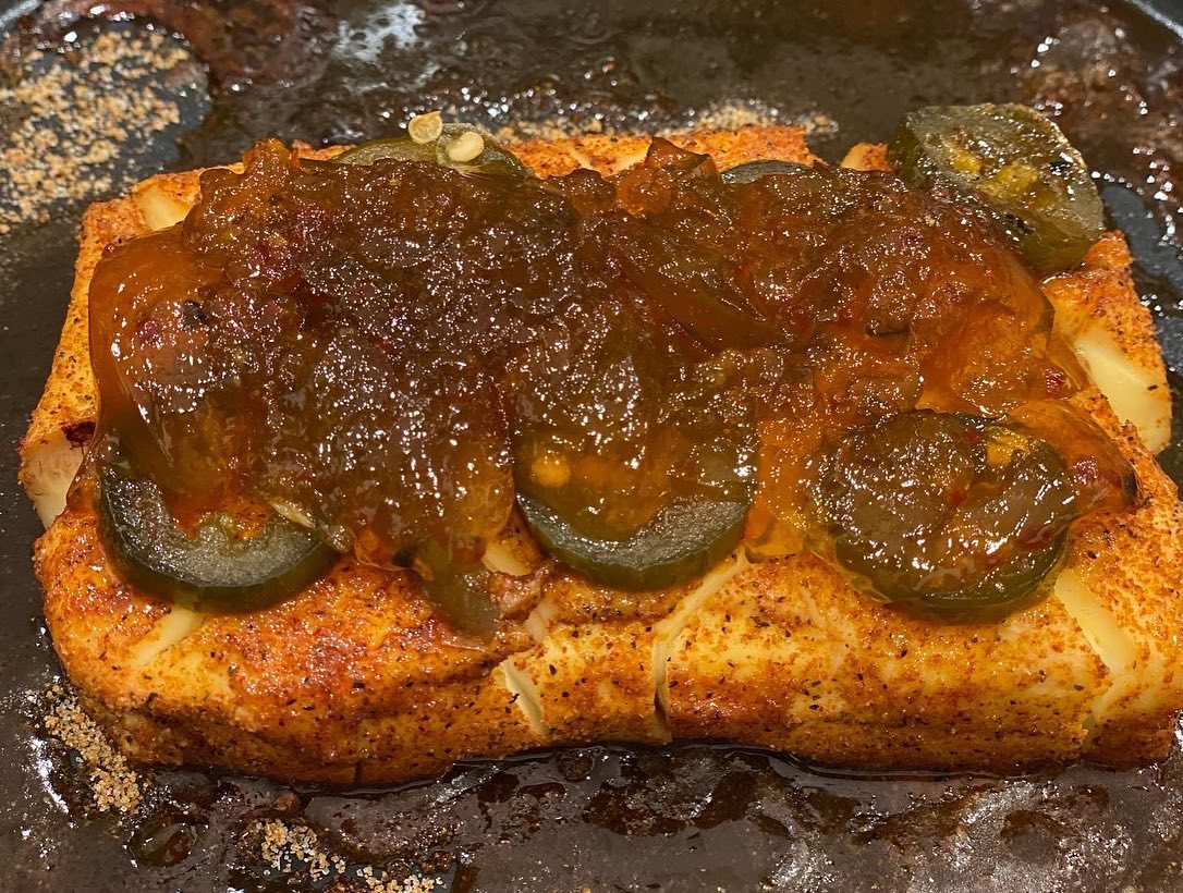 Smoked ribs finished one rack with our Strawberry jalapeño Jam, one with the Datil pepper jelly and smoked some cream cheese and added Candied jalapeños and pepper jelly! Turned out amazing!
#SmallBusiness #strawberryjalapeno #datil #pepperjelly #smokedribs #hottytottyribrub