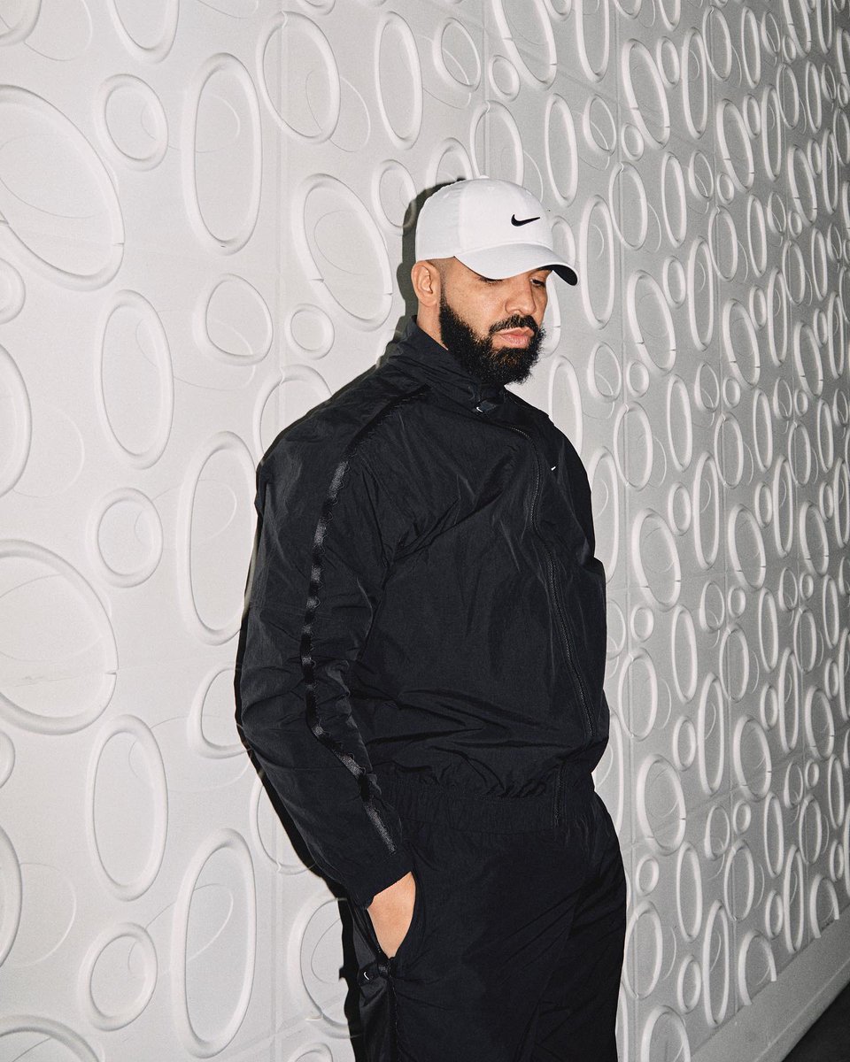 viewsfrance's tweet photo. Drake est l’artiste le plus écouté de l’année 2021 aux États-Unis, avec 8,6 milliards de streams. 

Un morceau de Drake est écouté tous les 131 streams. https://t.co/mXgZCHTTTk