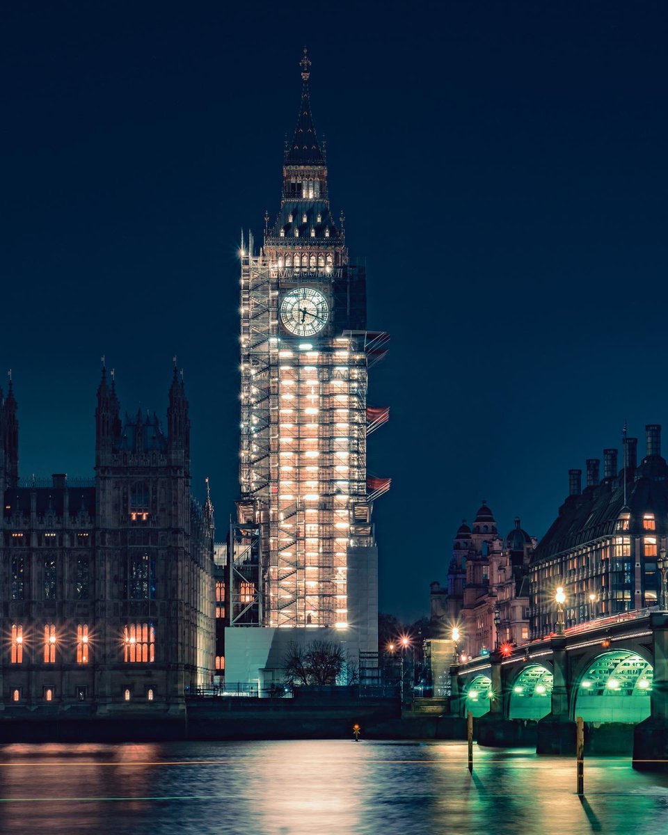 My favourite concept and topic to discuss is “Time.” Such as how we utilise time, and how we can lose time, if we allow external influences to take away our valuable time. Time is precious, don’t let it drift away. #bigben #westminster #nightphotography #longexposure