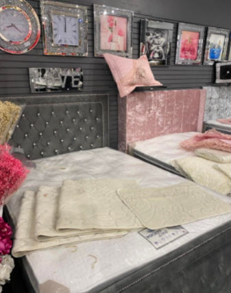 CornmillCentre's tweet photo. Check out the stylish furniture collection 🛏 along with home accessories, 💎lighting 💡and much more at The Gift Box! ✨
📍 Find them on the Northgate mall opposite Blush
#thegiftbox #cornmillcentre #shopindependent #homedecor #homeinspo #darlington https://t.co/xJdw2fPXJ6