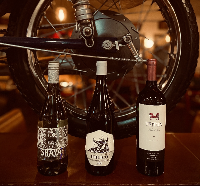 CafeVeloce's tweet image. #MondayNightWineFlights at Cafe Veloce

Enjoy a Trio of #SpanishWines Tonight!

Monday Night, January 17th:
Try All 3 Wines in a Flight for $9!

Shaya Verdejo 2019
Idilico Monastrell 2018
Triton Tinta de Toro 2018

cafeveloce.com/event/monday-j…

(425) 814-2972

#CafeVeloce #WineNight