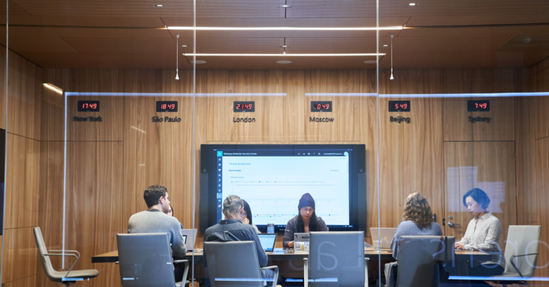 microsoftfrance's tweet photo. [#LeChiffre] Selon notre étude sur la fidélité au travail, 73% des collaborateurs aspirent à plus de souplesse et de travail à distance 🖥

(Re)découvrez nos 3 conseils pour cultiver le bonheur en mode travail hybride ! On vous explique tout 🧘‍♀️