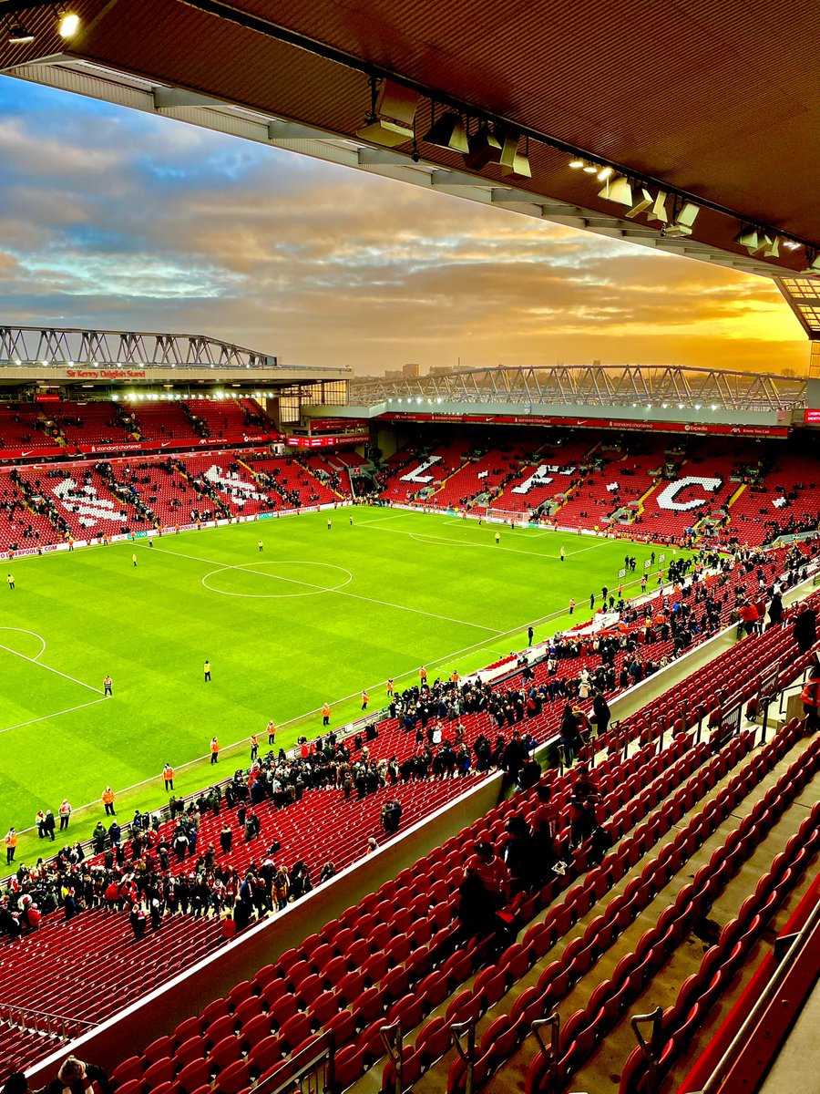 The perfect Anfield sunset yesterday. @LFC #LIVBRE #YNWA