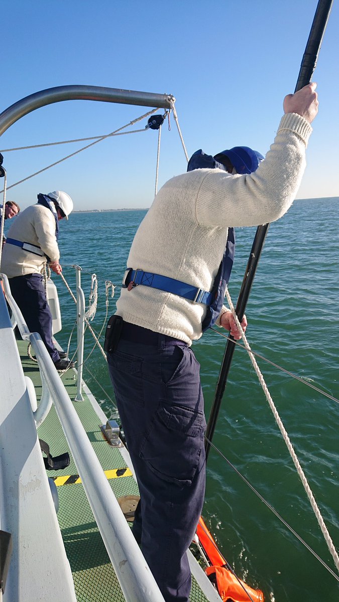 HmsSabre's tweet photo. Team Sabre is back on the water! Today we've had ideal conditions to conduct sea safety drills with our colleagues from @HMS_Collingwood. https://t.co/zMhAnL4fMb