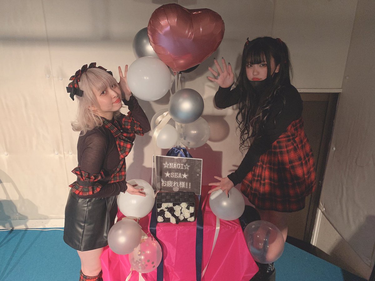 berry_risky's tweet photo. バルーンスタンド、ペンライト、サプライズプレゼント素敵なプレゼントをたくさんありがとうございました🍒

物販もたくさんの人にお越しいただき、お客様もメンバーも楽しそうにしていて中の人はずっと感動してました☺️ https://t.co/0zc4TGiegs