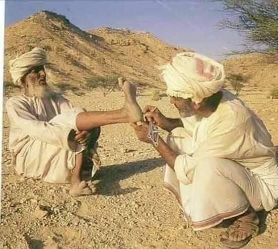 culturerajasthn's tweet photo. पेली लोग एक दूजा रे पगो मे लागोङा कांटा निकाळ्या करता अर आज एक दूजे रे पगा मे  कांटा बिछावण मे लागोङा है ।
#रूप_रुपाळी_राजस्थानी https://t.co/86eIVUa5Wf