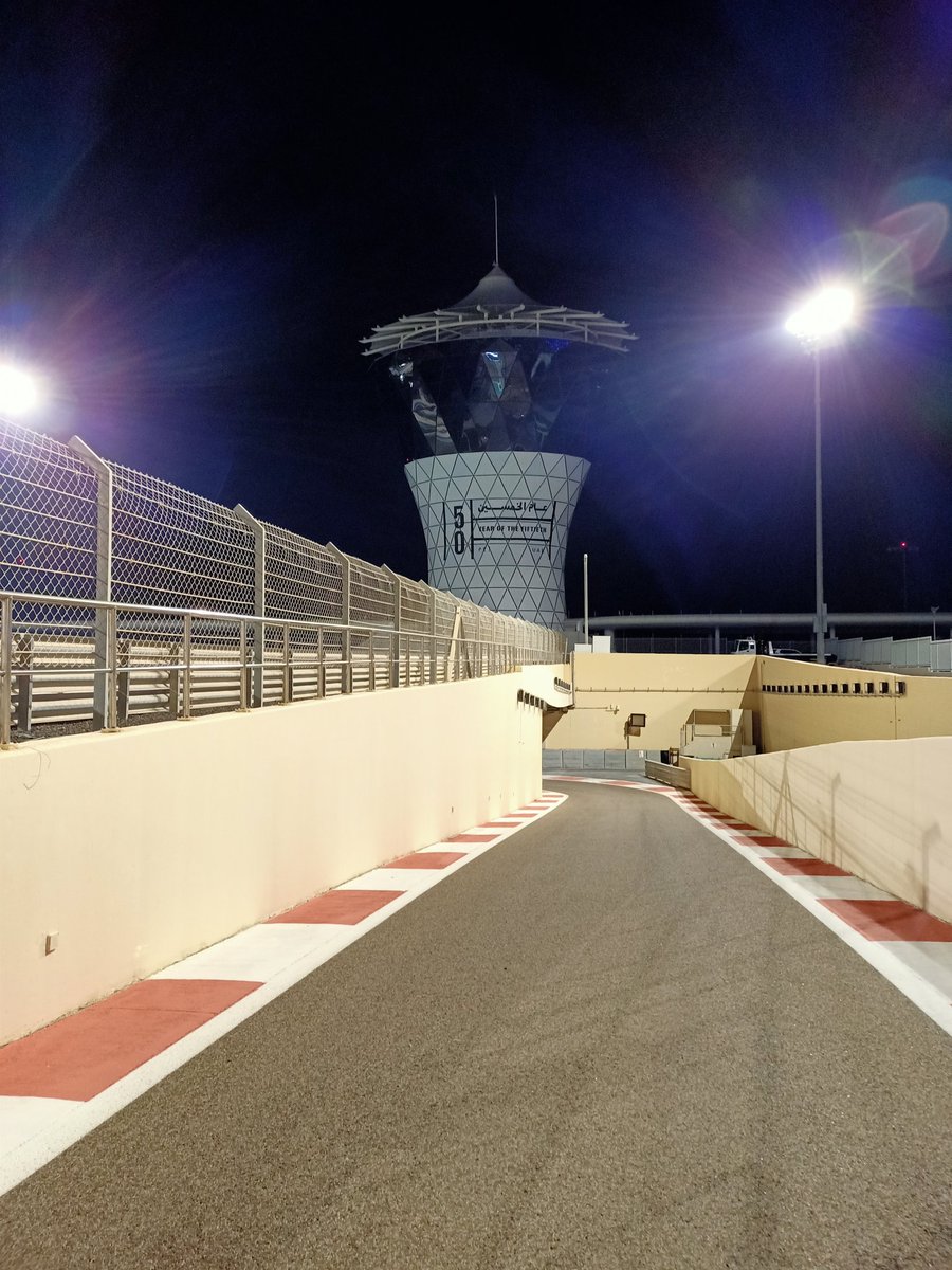 Pretparkhopper's tweet photo. Trackwalk #yasmarinacircuit Abu Dhabi #themetour https://t.co/j0Zl1bxQI8