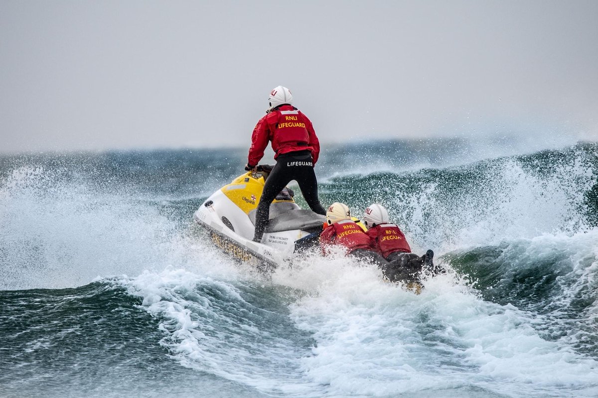 surflifesaving's tweet image. Recruitment is open for the @RNLI 2022 lifeguard team. Qualified by @surflifesaving, lifeguards are a crucial part of the service, preventing incidents before they happen &amp;amp; rescuing those who do get into difficulty. To apply, visit the RNLI website: rnli.org/lifeguardSLSGB