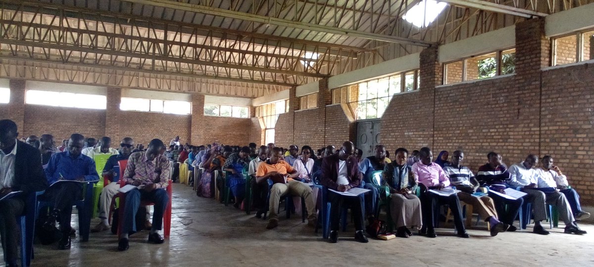 mbonisaac5's tweet photo. #Education dans la suite des réunions de renforcement des capacités des responsables scolaires organisées par la DPE RUMONGE ce 17/1/2022 ceux de la DCE RUMONGE se sont réunis à fin de les rappeler leurs cahiers de charges
@MESRS4 https://t.co/iIzCcTZ4K4