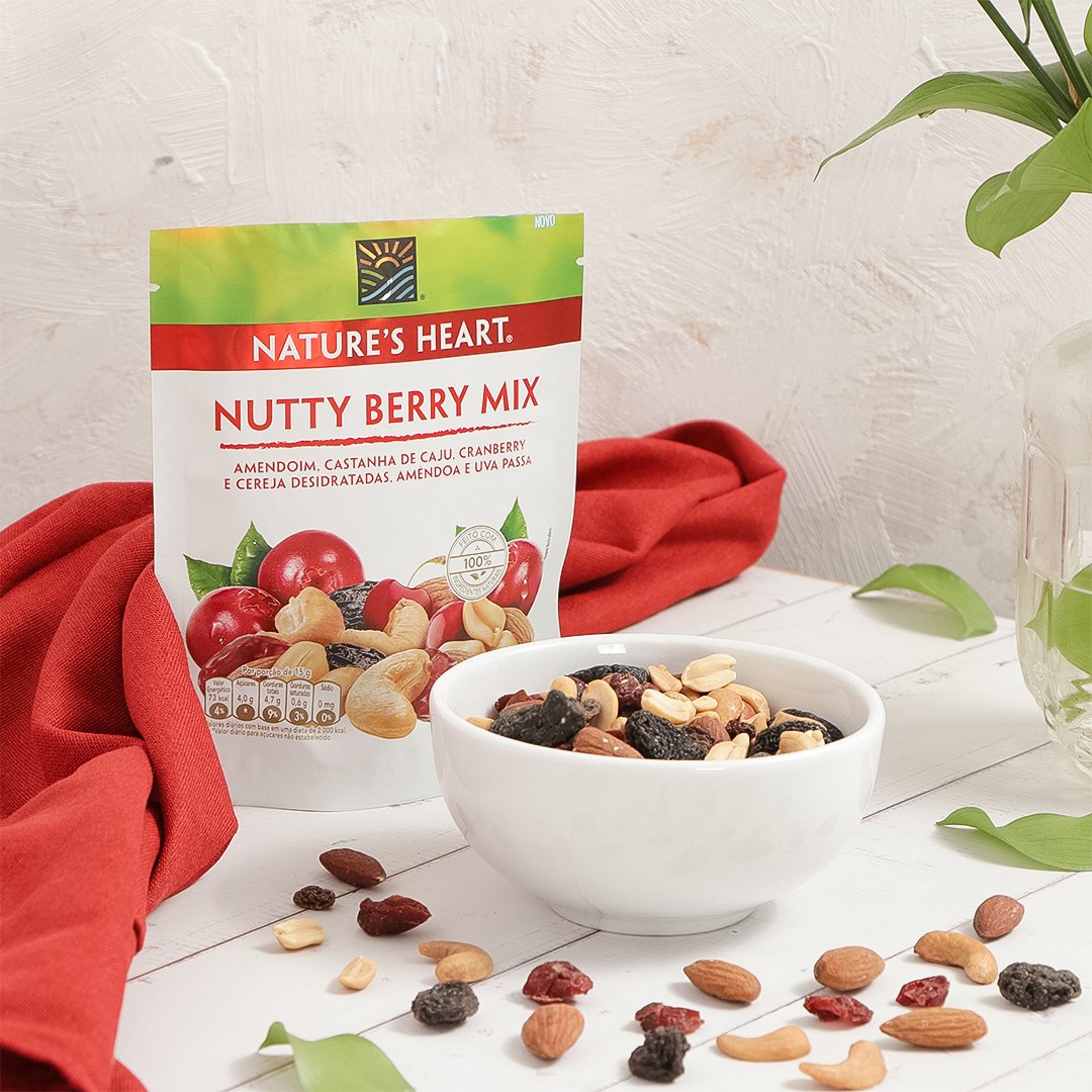 naturesheartbr's tweet photo. Pausa para um snack!! 💚

A dica de hoje é Nutty Berry Mix 😍

Rico em vitaminas, sem adição de açúcares, corante e aromas artificiais, sendo o lanchinho perfeito para o seu dia a dia. 

#NaturesHeartBrasil
#PlantBased #Alimentaçaosaudavel https://t.co/sv8PPKNTE9