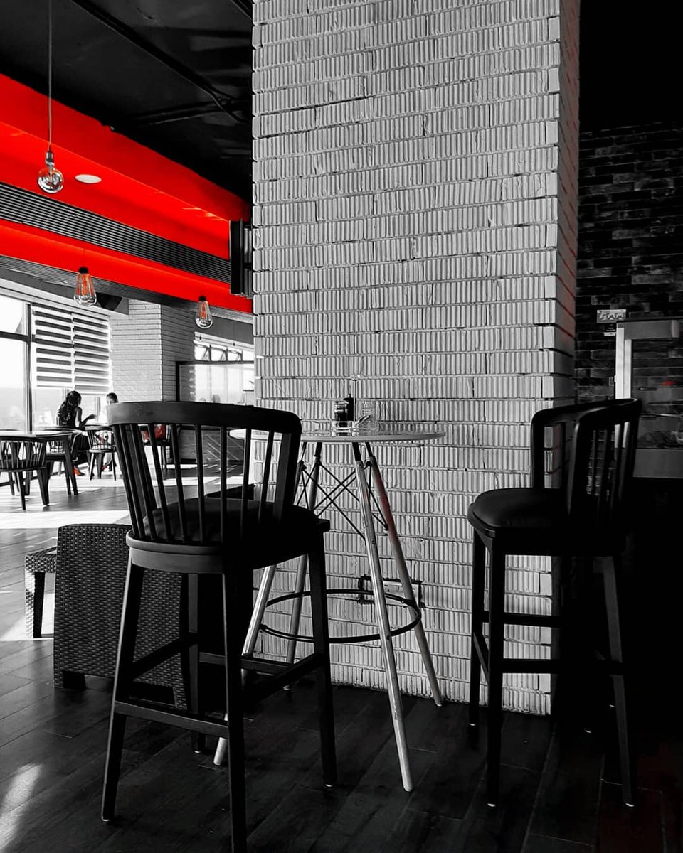 AdamMaina_'s tweet photo. 5. Level 24 Eatery, Le'Mac, Church Rd, Nairobi. 

–– A cozy eatery with an inviting ambience and panoramic views of Nairobi. Enjoy a selection of popular vegetarian and vegan dishes. #MagicOfKenya

Images credit: IG/TheZururist https://t.co/t2ooBIle7J