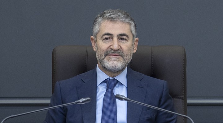 BirGun_Gazetesi's tweet photo. AKP'lilerin 'Nebati endişesi' dünya basınında: "Yabancı yöneticilerle yapılan yatırım toplantısında sorulara yanıt vermek yerine çocukluğunu anlatmaya başladı"
https://t.co/JxV0mRI2KR https://t.co/O4wNKLVRAL