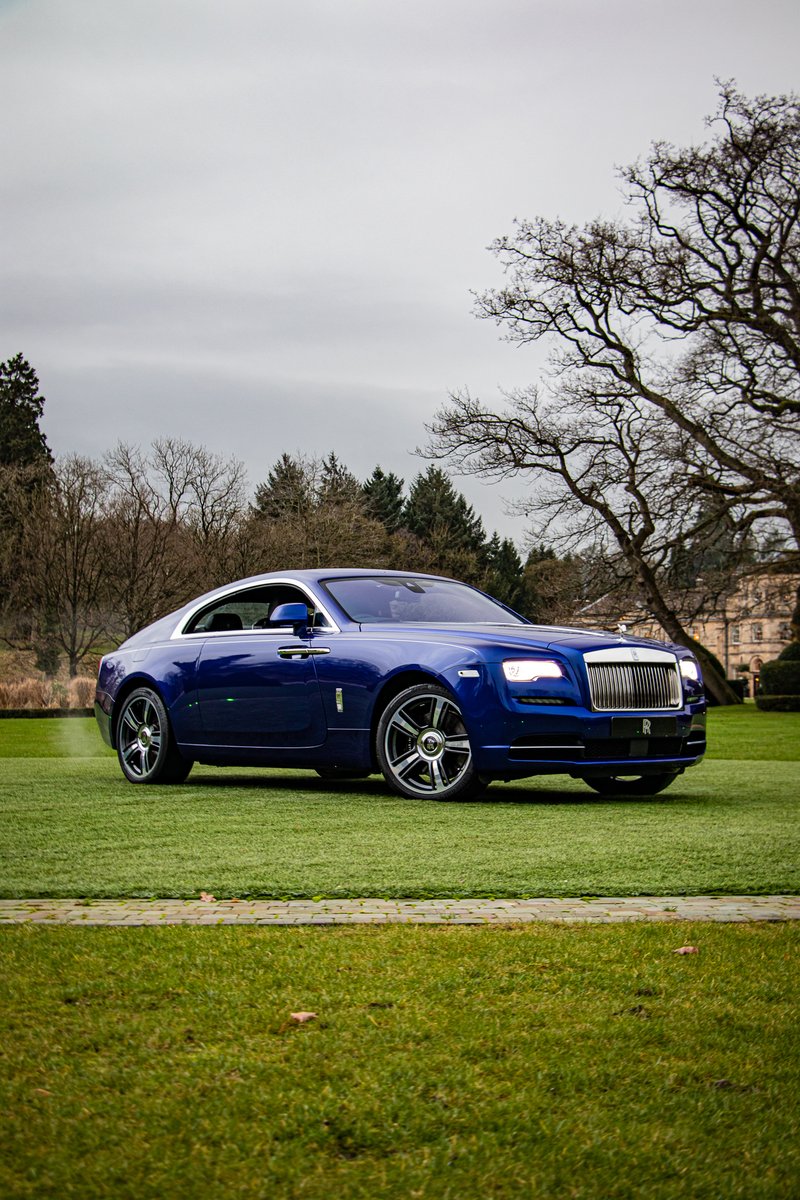 RollsRoyceLeeds's tweet photo. This colour absolutely makes this car 😍

#rollsroyce #rr #rollsroycewraith #wraith #luxury #salamanca #blue #colour #carphotography https://t.co/n8Lir6pbY0