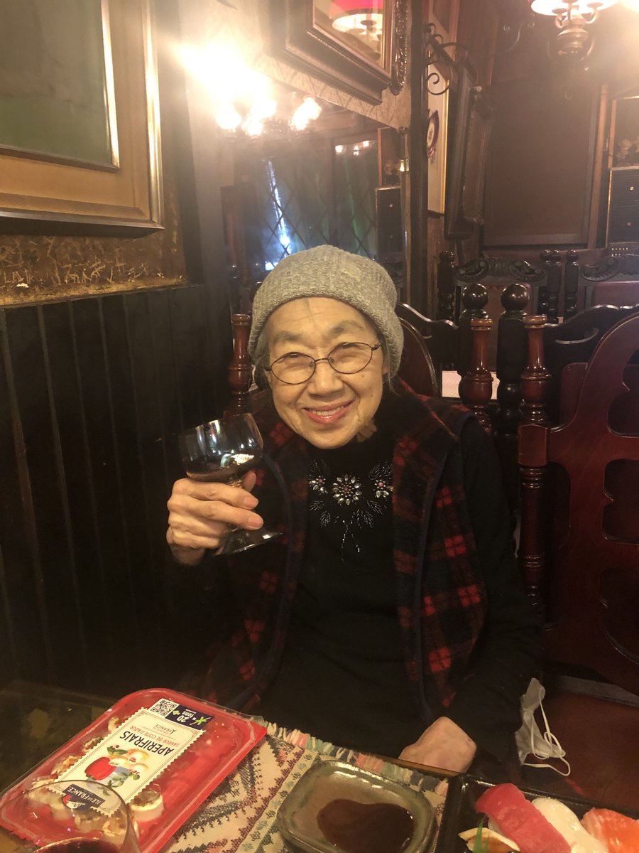 おかげさまで92歳を迎える事が出来ました。
お店があるから、お客様がいらっしゃるから元気に継続できています。

とはいえ最近は膝、腰と不調が続きます。
これまで以上にご迷惑をおかけする事があるかと思いますのでご理解とご協力をお願いします。

店主より