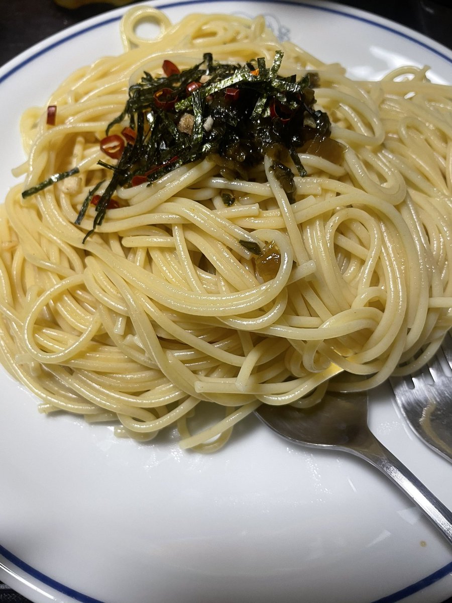 今日はスパゲッティです ソースはホットカルボナーラと野沢菜ベーコンの二種ありましたが私と母は野沢菜ベーコンを選びました 香ばしくシャキシャキとしていてとても美味しかったです