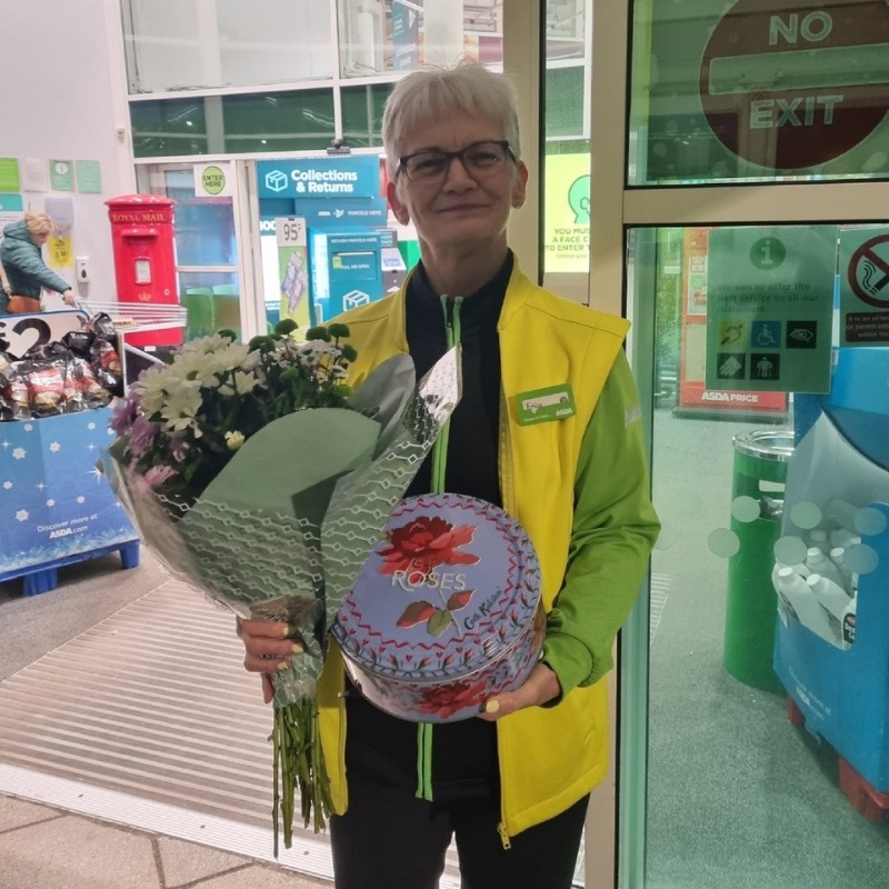When a regular customer had forgotten her bank card and had no other means of paying for her shopping at our Alloa store, our colleague Erica stepped in and bought the groceries out of her own pocket. The lady returned to the store to thank Erica with some flowers and chocolates.