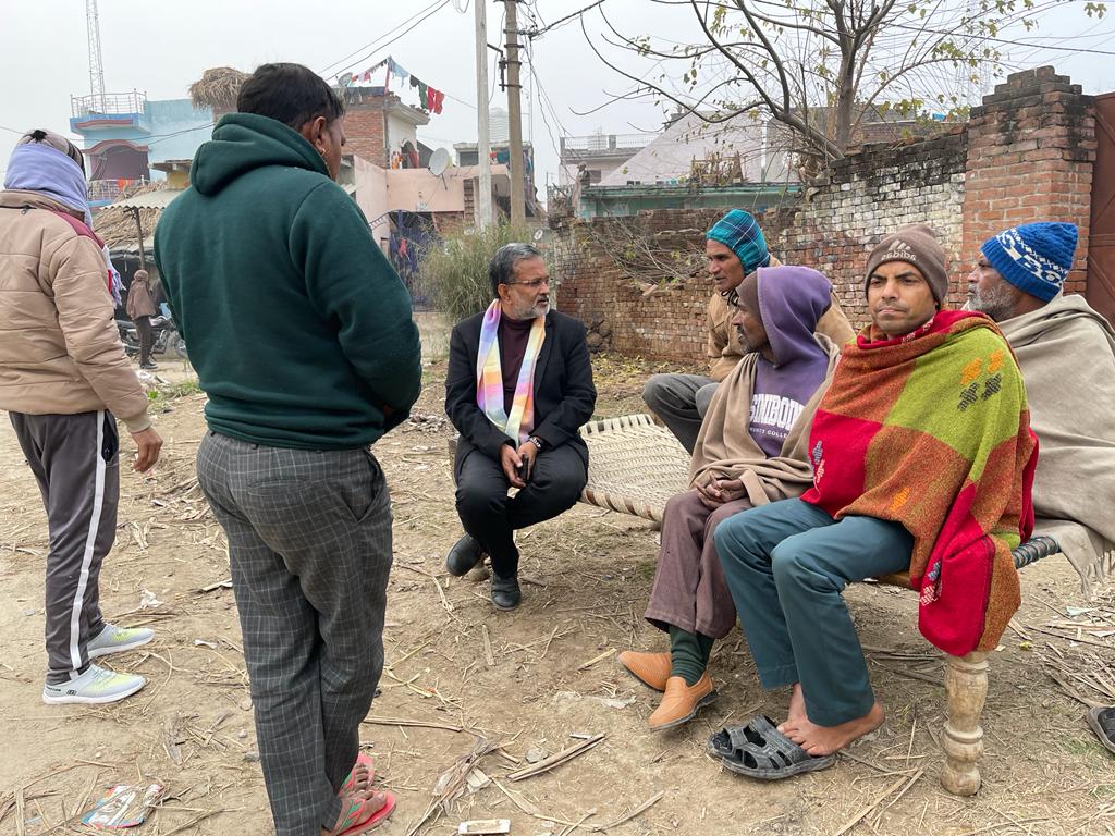 ajitanjum's tweet photo. मेरठ के किठौर इलाके में जाटव समाज के वोटर के मन को समझने की कोशिश करते हुए . https://t.co/F1EGvZf625