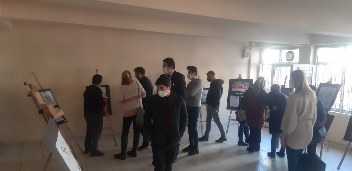 EmineKonukoglu's tweet photo. 15 Temmuz "Demokrasi ve Milli Birlik Günü" Etkinliği kapsaminda okulumuzdaki öğrencilerin resimleri sergilendi. @yagcimehmet27 @yasintepe @SehitkamilMEM @YusufALCIK @fatih_turkhan @ismailOZEL_ @attila_ozen https://t.co/86GiG8lAAv