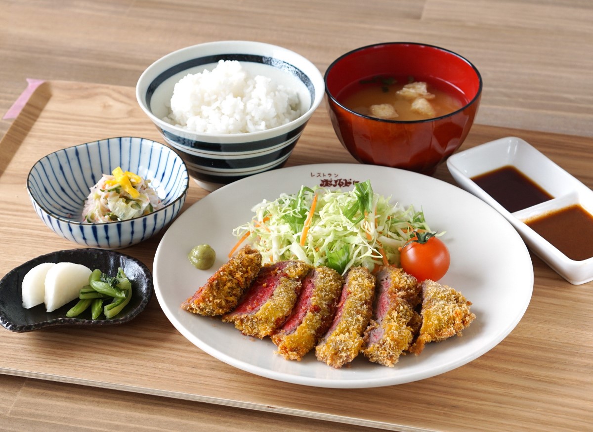 hamamatsukeizai's tweet photo. 定食と喫茶の店「ボルドー」（東区恒武町）が、創業48年の味はそのままに1月11日、移転リニューアル。

「特大アジフライ定食」や「ハンバーグ定食」などの定食から、「ボルドープリン」などのスイーツも提供。

詳しくは、以下から
https://t.co/2UtulLvAct

#浜松 #ボルドー #浜松オープン https://t.co/MOGdQ59VwS
