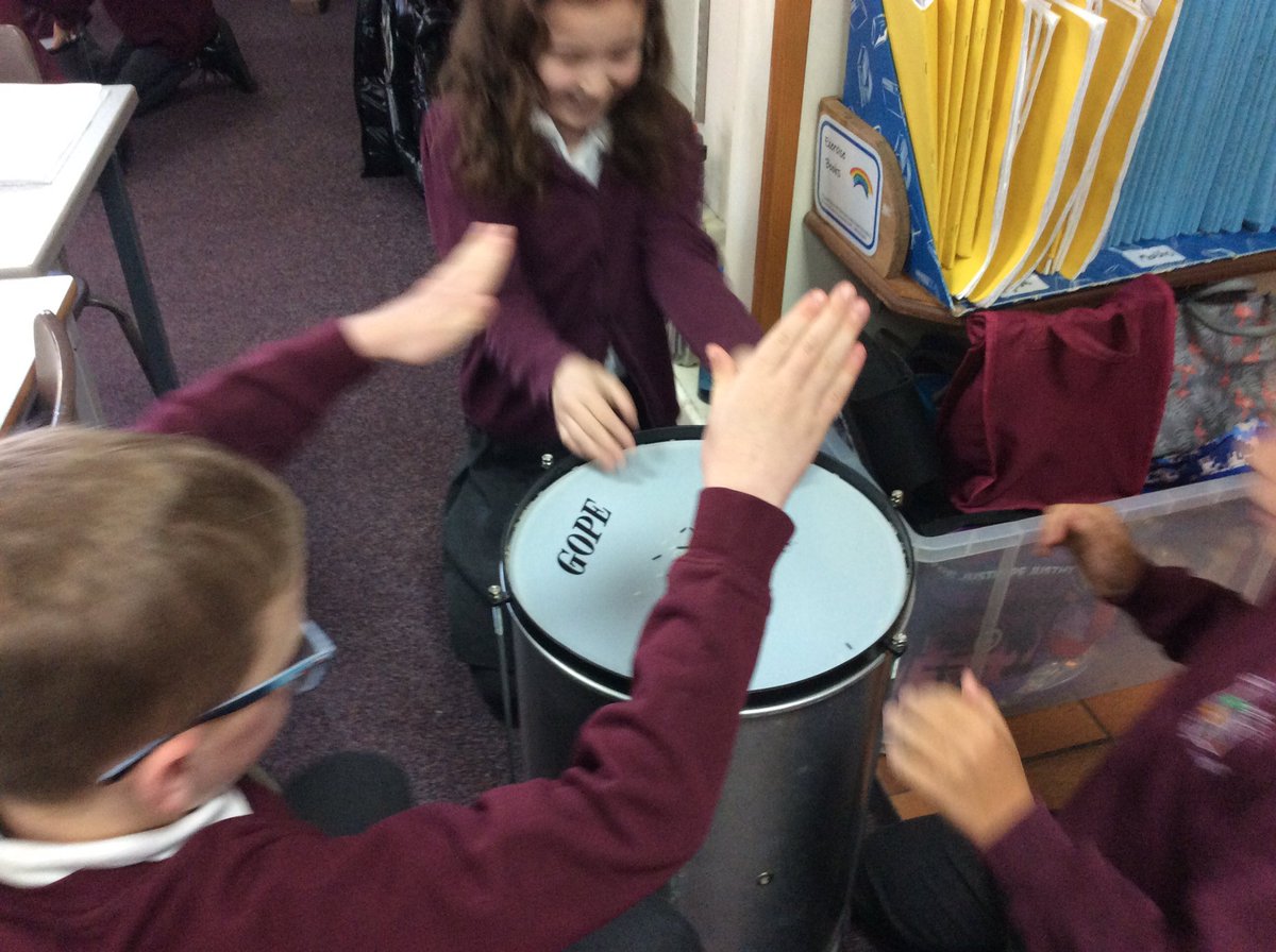 Our Y5 scientists have been investigating vibrations and can now explain how vibrations change when a sound gets louder or quieter #MMScience #loveoflearning #confidence