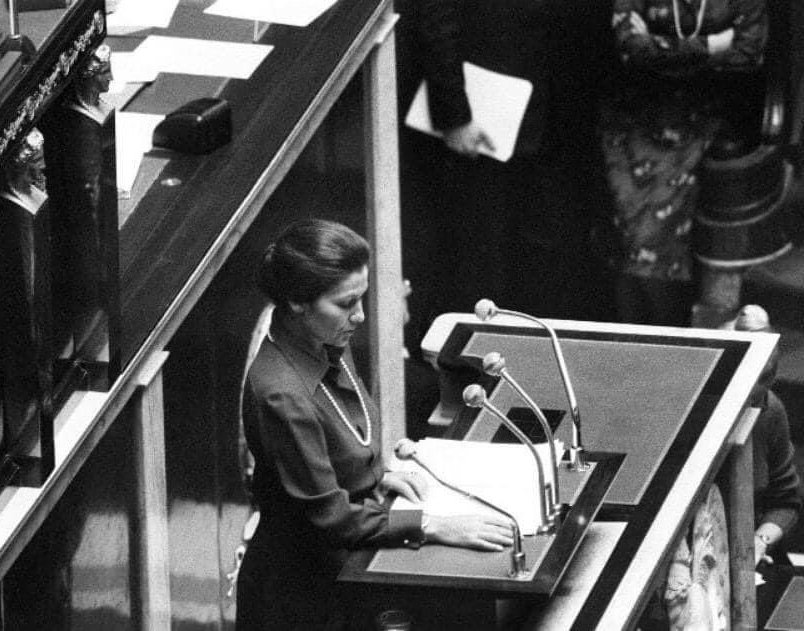 1ElisaMoreno's tweet photo. C’était le 17 janvier 1975.

II y a 47 ans, la loi portée par Simone Veil, autorisant l'#avortement en France, était promulguée.

Acquis de haute lutte, ce droit fondamental des femmes à disposer de leur corps doit être défendu, partout.

#DroitsDesFemmes
#IVG https://t.co/PXsHDsIJRb