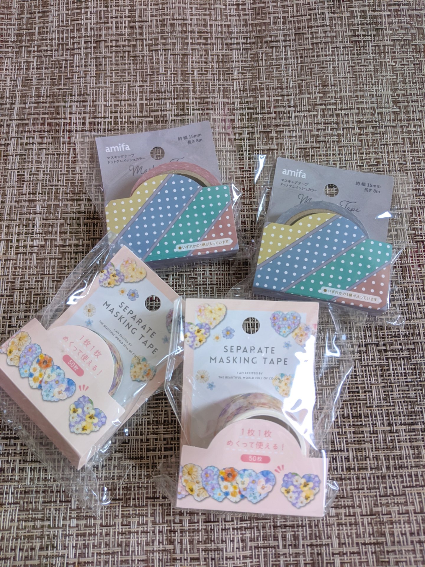 Twitter 上的 まめだいふく 繁忙期のため低浮上 セリアさんとキャンドゥさんでの購入品 ドット柄のマステとハートのお花柄のマステ お花柄のマステが可愛すぎて マステ帳に貼ってみましました 1枚ずつめくって使えるタイプです セリア キャンドゥ