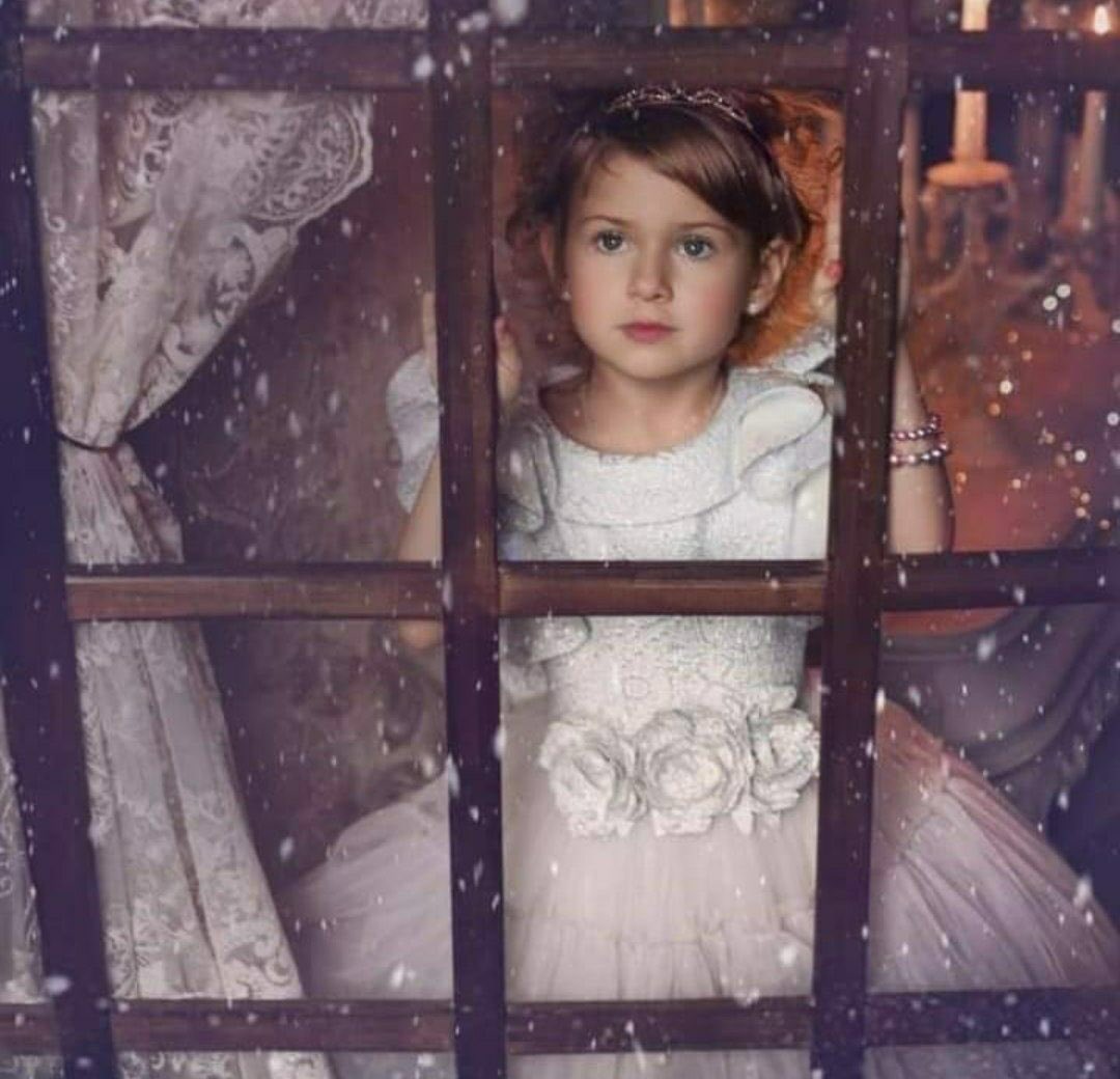 الدنيا كسارة خواطر ولا أظن فيه عمل على وجه الأرض أنبل من جبر الخواطر
والله إني كل مرة أتفاجئ كيف كلمة طيبة صادقة داعمة تظل في ذاكرة من يحتاجها وامتنانه سنين طويلة ويظل بسببها يحمل لك من الود والمحبة ما لا تصدق أن سببه كلمة عابرة..