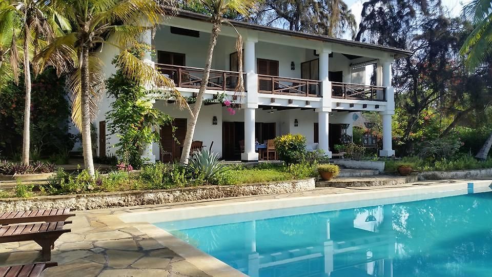 malindians's tweet photo. Guest House with the sea view at Malindi Beach, features an outdoor pool for guests to take a dip in and a gardenThe property comprises 7 rooms.#malindians #malindi #airbnb #guesthouse #villa #cottages #oceanview #oceanviewhotel https://t.co/FcztrDhSWU