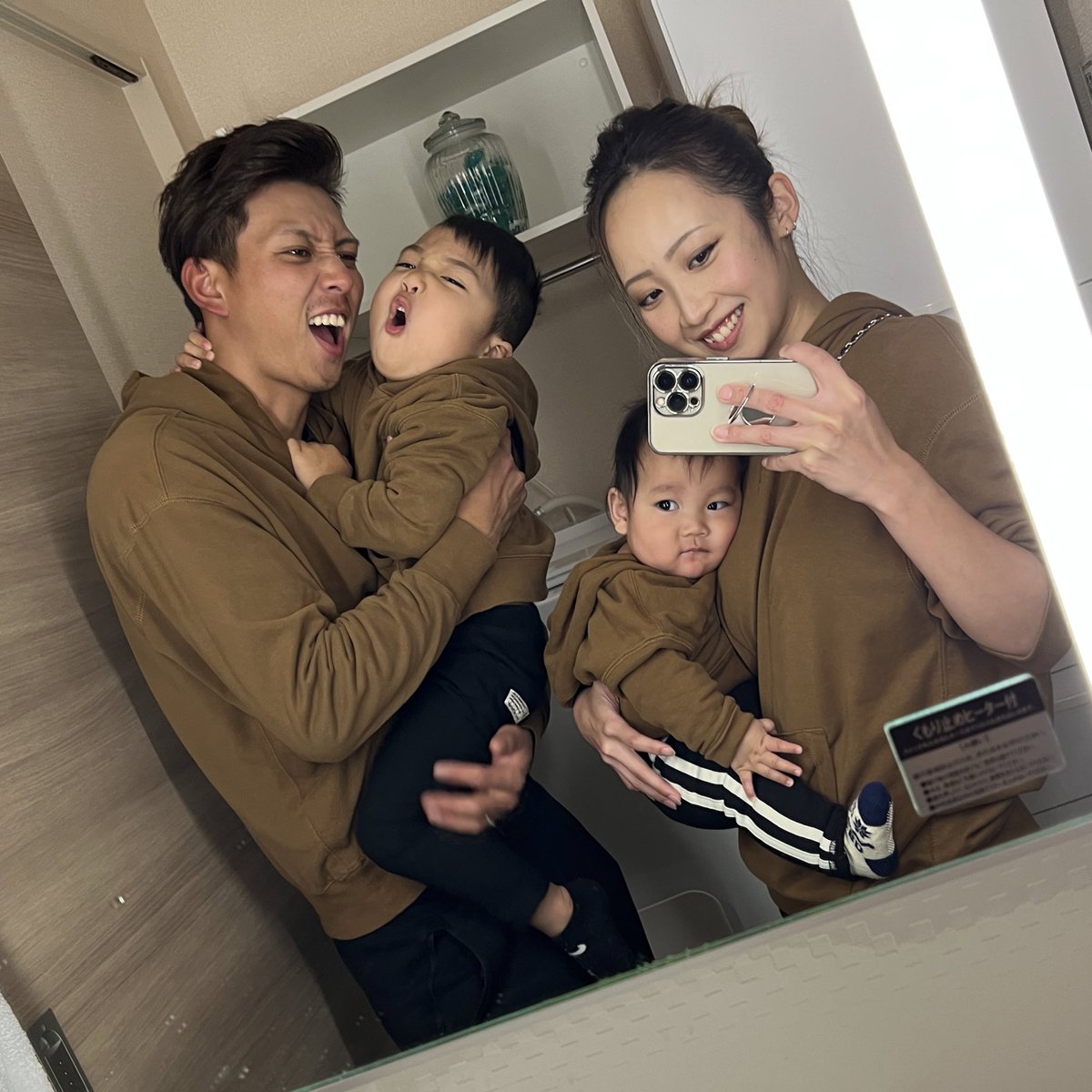 Ayazabeth_'s tweet photo. 連写しても、まともな写真数枚。爆笑 https://t.co/EqI5PLA2GT