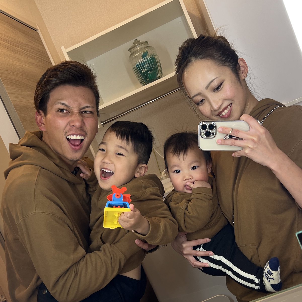 Ayazabeth_'s tweet photo. 連写しても、まともな写真数枚。爆笑 https://t.co/EqI5PLA2GT