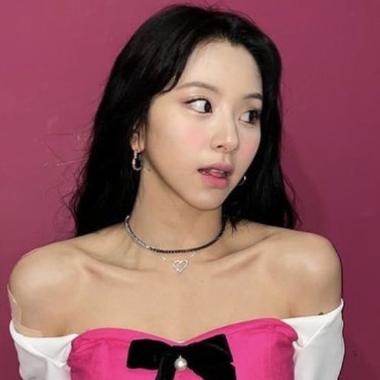 ㅤㅤ

                   restarting, not new to rp⠀⠀⠀           
                   like and rt to be mutuals.