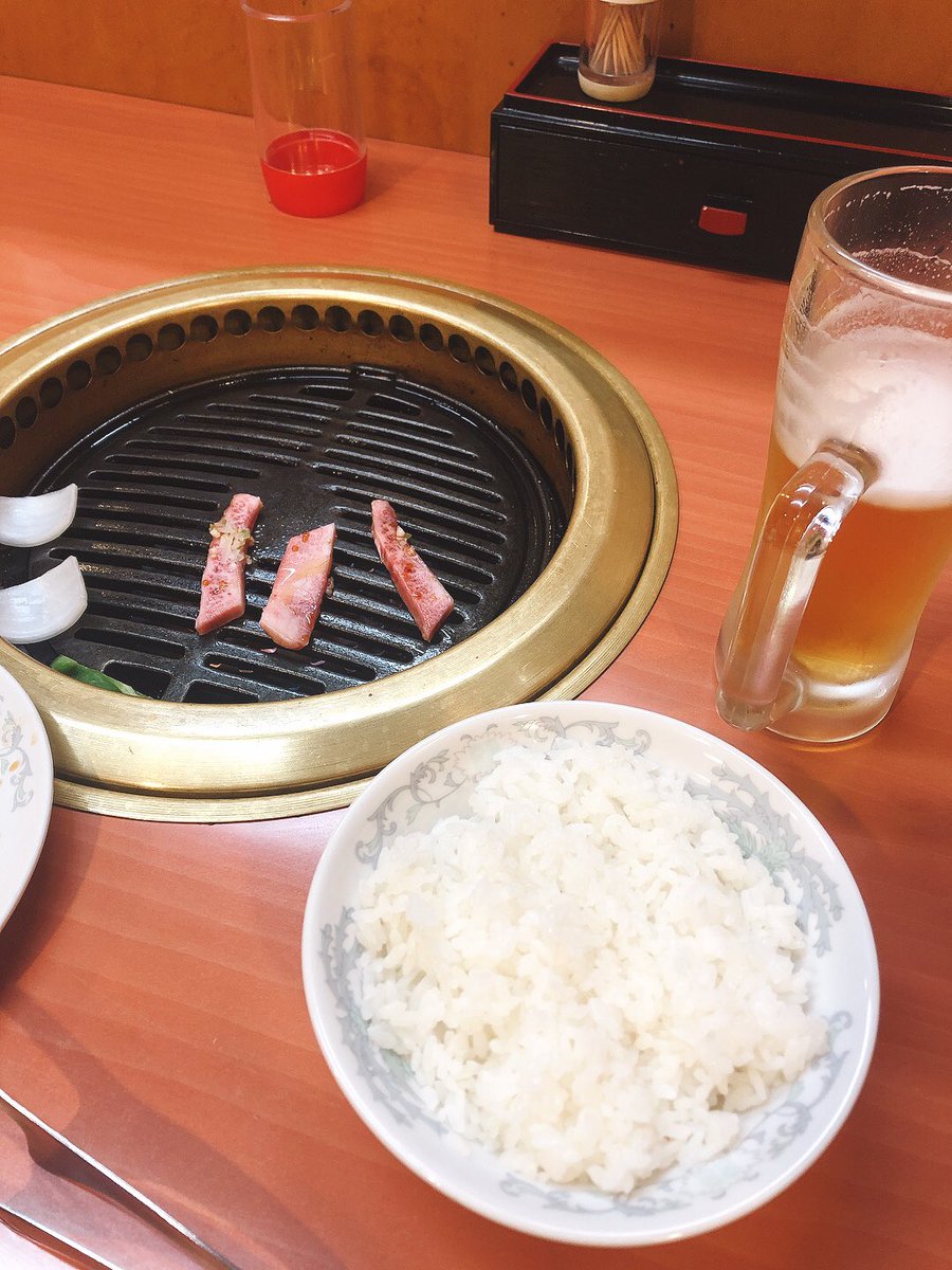 人生初の一人焼肉は2022年の1月7日よ。上カルビに飯を食らう