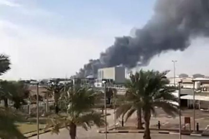 FjDevil01's tweet photo. Abu Dhabi police said three fuel tankers had exploded in the industrial Musaffah area near storage facilities of oil firm ADNOC and that a fire had broken out at a construction site at Abu Dhabi International Airport.

#AbuDhabi https://t.co/lfGFwZthXO