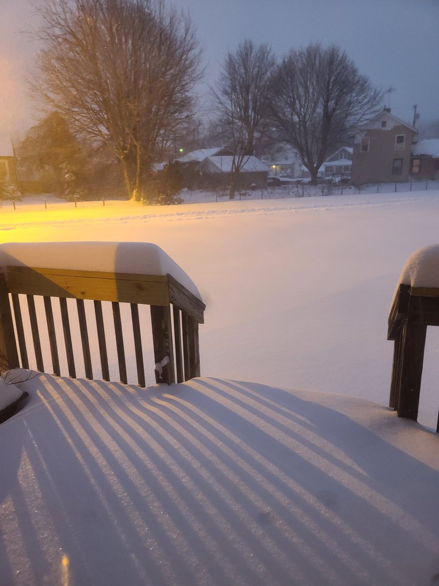 BlkPepperPotts's tweet photo. #BPPThoughts 2022 day XVII
MLK said since yall ain't giving everyone my holiday I'm giving a snow day...one way or another yall staying home tuhday 🌬☃️
#BPP👌🏽 #IAINTGoingNowhere https://t.co/whPFbOigoI