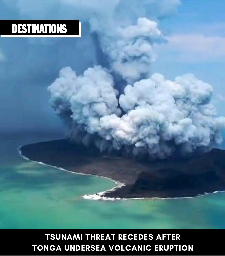 DestinationsPk's tweet photo. An und­er­sea volcano erupted near the Pac­ific nation of #Tonga on Saturday, sending large #tsunami waves crashing across the shore and people rushing to higher ground. A tsunami advisory was in effect for #Hawaii and the US Pacific coast. 
#ClimateChange #DestinationspkDaily https://t.co/qAGDRDTpzZ