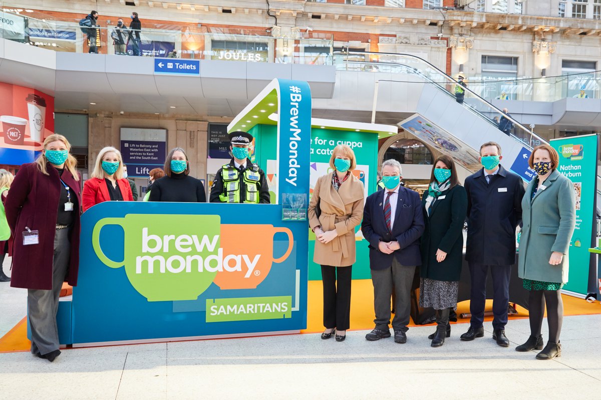 samaritans's tweet photo. Rail industry colleagues joined Samaritans CEO @juliebentley and our amazing volunteers at London Waterloo this morning in support of #BrewMonday💚 

Have you seen us out and about at rail stations today? We'd love to see your photos ☕ #BrewMonday https://t.co/OKz1TWFJw9