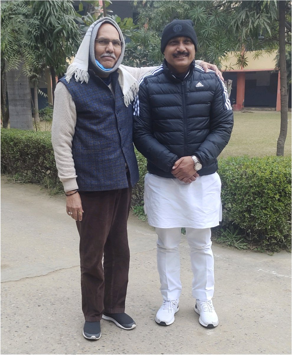 PreetamsinghRLD's tweet photo. बाबा कढ़ेरा सिंह विद्या मंदिर के चेयरमैन श्री सुरेश सिंह से मिलकर उनका आशीर्वाद लिया। क्षेत्र की समस्याओं और मुद्दों पर चर्चा की और उनका मार्गदर्शन प्राप्त किया। https://t.co/A04va8vyAa