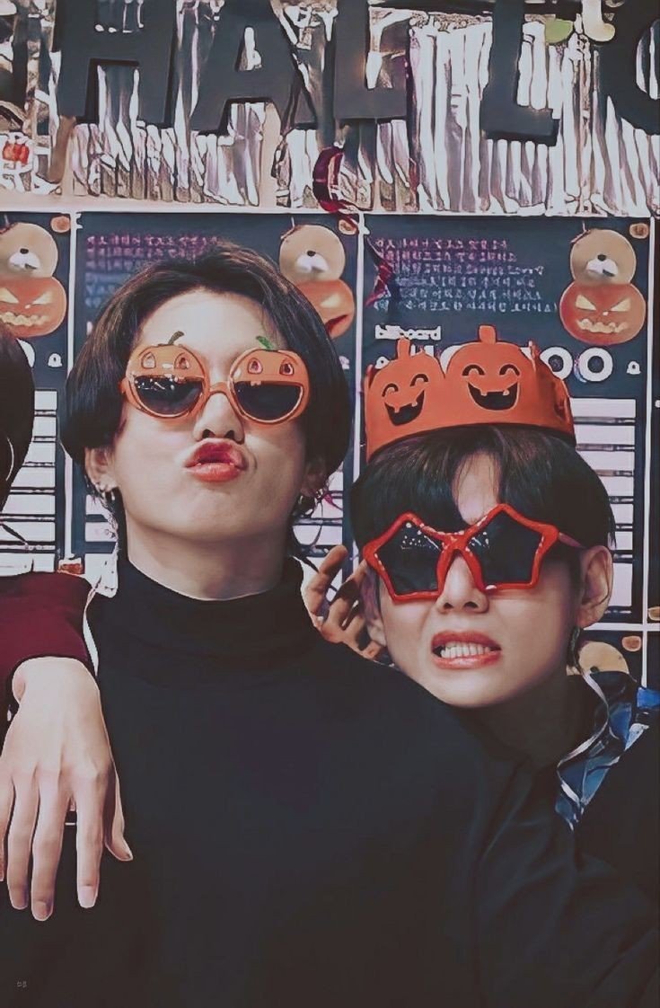 Dailytaeekook's tweet photo. Just look at them!! https://t.co/5OUriRtEAg