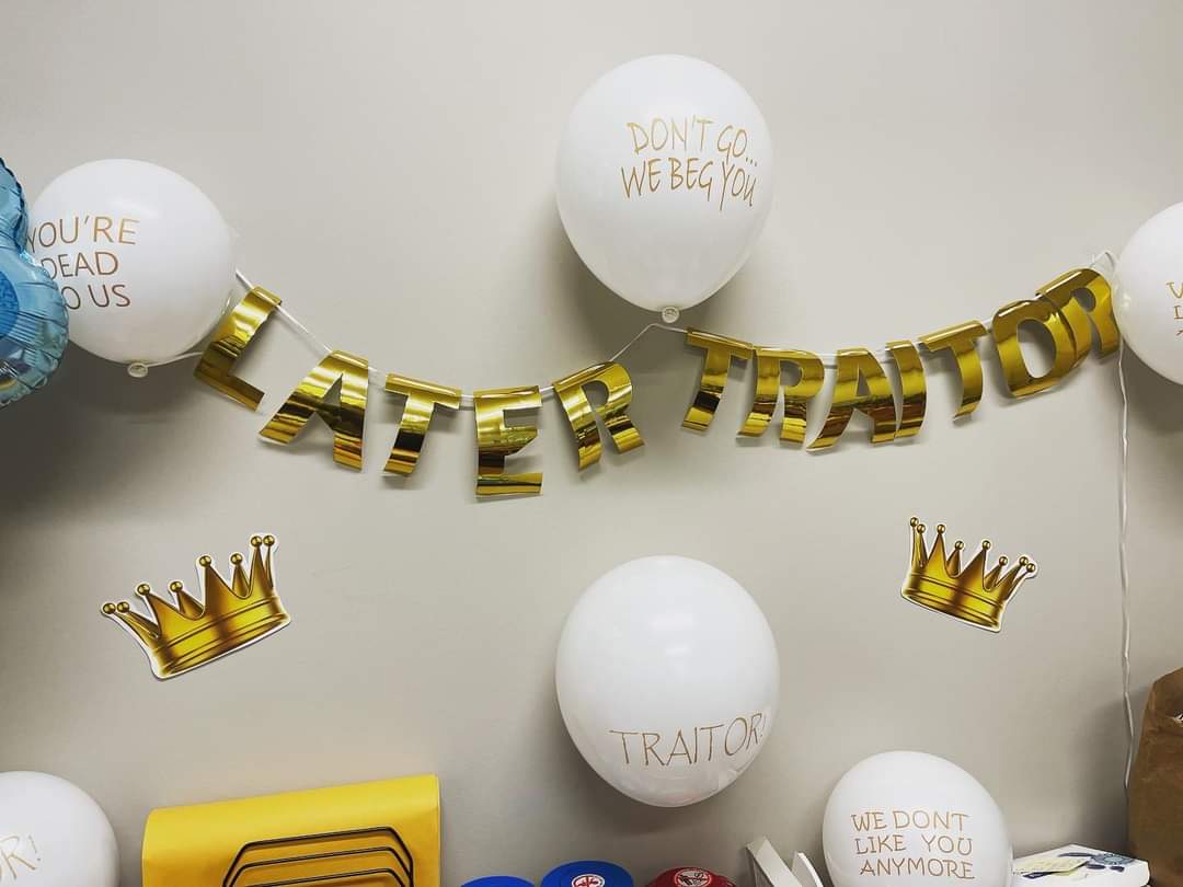 missleighcarter's tweet photo. My fb friend got a new job and this how her coworkers sent her off 😂 https://t.co/DX0TwPo6f7