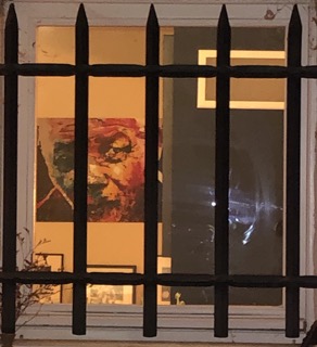 GuerrandMichael's tweet photo. this is the last picture I took! I was in my garden, the sun set, I observed this view from my garden to my living room. A man who fought for his people, his freedom, what resilience! @NelsonMandela https://t.co/WB7nRutitt