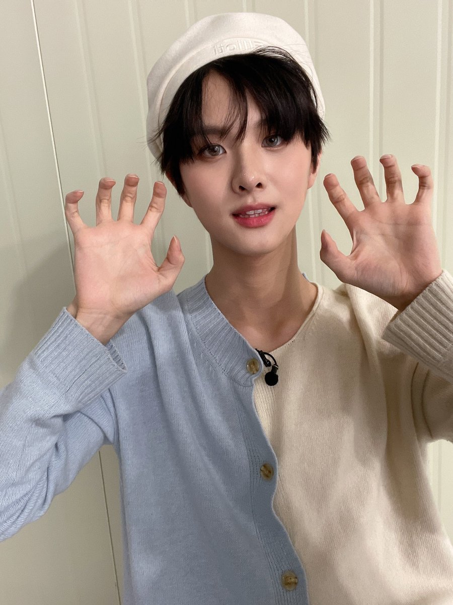 TheKingDom_GF's tweet image. [IVAN👑]

우리 킹메이커 따뜻하게 입고 다니기!! ♥︎
사랑해요~~😝

#KINGDOM #킹덤 #IVAN #아이반