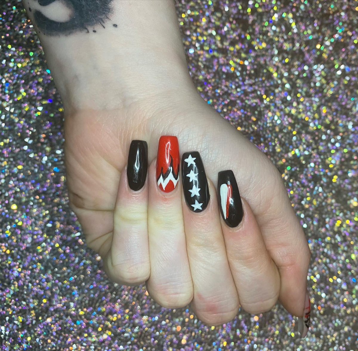 0low0's tweet image. Instagram.com/the.nailshed #kpop @Stray_Kids #godsmenu nails