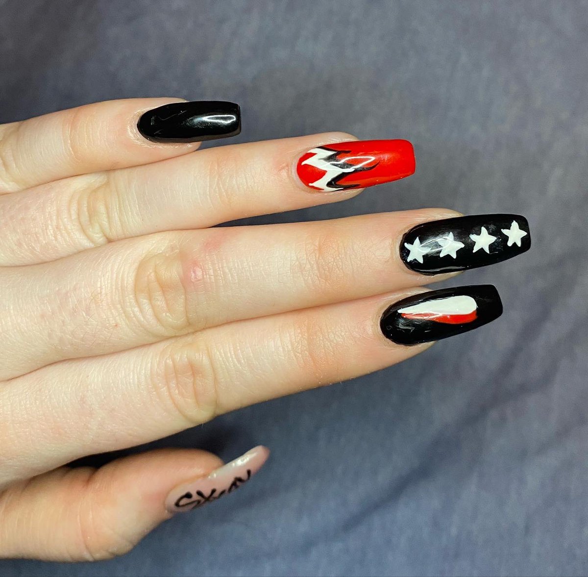 0low0's tweet image. Instagram.com/the.nailshed #kpop @Stray_Kids #godsmenu nails