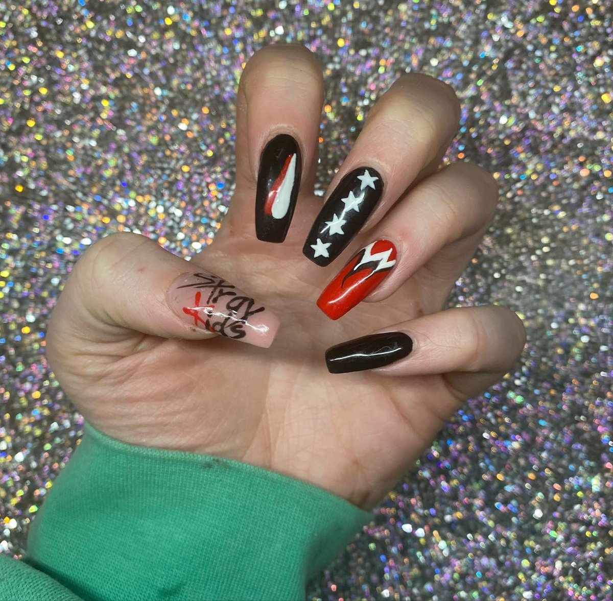 0low0's tweet image. Instagram.com/the.nailshed #kpop @Stray_Kids #godsmenu nails