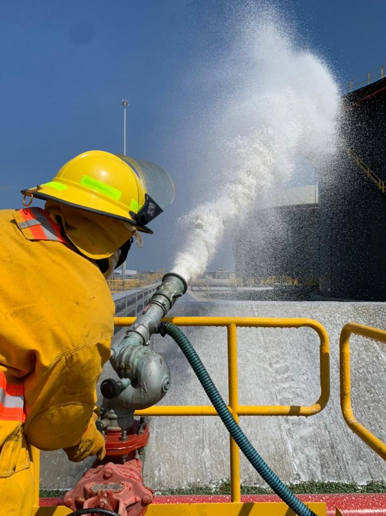 Coremarcsp's tweet image. ¿Sabes para qué se utilizan estos uniformes? 🤔 Estos equipos de protección son utilizados por nuestra brigada para su protección en respuesta a la emergencias de incendios.⛑ En Palermo Tanks nos encontramos comprometidos con la cultura HSE. 👍 

#PalermoTanks #Coremar #HSE