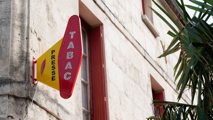 moneyvoxfr's tweet photo. Les ventes de tabac ont reculé en France en 2021 https://t.co/pjkXbv3Apt https://t.co/p0HL1ux19U