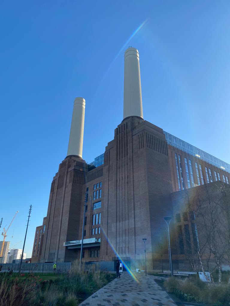 Perfect Monday sunshine for a viewing of the iconic <a href="/BatterseaPwrStn/">Battersea Power Station</a> <a href="/CushWakeRtailUK/">C&W UK Retail & Leisure Team</a>
