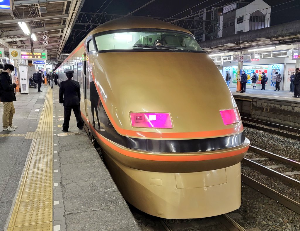 Nakonobanninn's tweet photo. この影響で、所定リけごん249号を運休させ、けごん35号をリけごん249号のダイヤで走らせて、なんとか東武日光停泊車を確保。
#東武鉄道 #106F https://t.co/l7SuaeIqpa