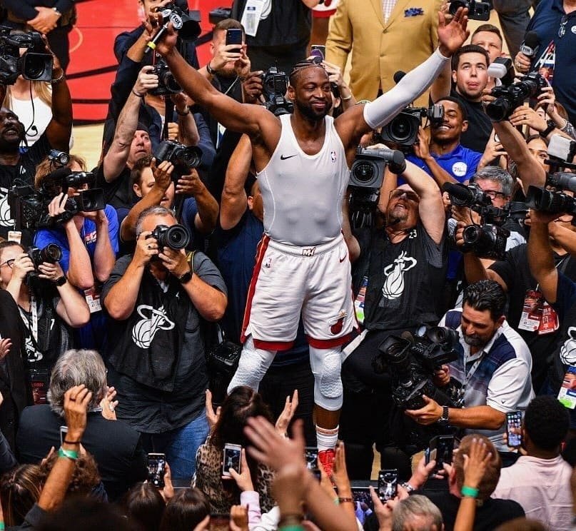 PasionBasketNBA's tweet photo. Hoy cumple 40 años Dwyane Wade:

➡️ 3 anillos NBA
➡️ 1 MVP Final NBA
➡️ 13 veces All Star
➡️ 1 MVP All Star
➡️ 1 Oro y 1 Bronce JJOO
➡️ 1 Bronce Mundial
➡️ Máximo anotador en la historia de Miami Heat
➡️ Elegido entre los 75 Mejores Jugadores de la NBA

LEYENDA. FLASH ⚡ https://t.co/dN75VQk2yB