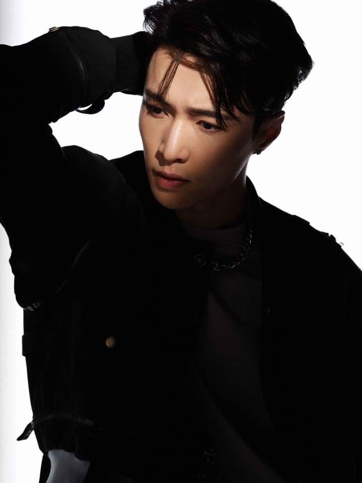 nikkio96's tweet photo. This man has shown us what loyalty, consistently &amp; hard work is, for the last decade. You deserve all the success, Yixing. ❤️ #10YearsWithLAY #10YearsWithYixing #YIXING #Lay @lay_studio @layzhang #EXao @weareoneEXO https://t.co/3oSNxM3oam